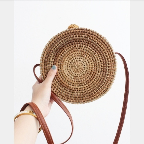 Handbags - NWT SAVANNA HAND WOVEN STRAW BAG